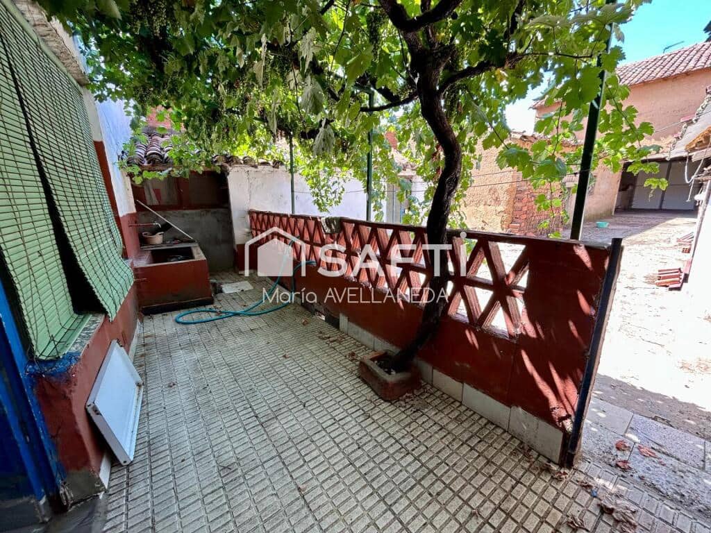 11 soveværelse Villa til salg i Valencia de Don Juan - € 139.000 (Ref: 9355759)