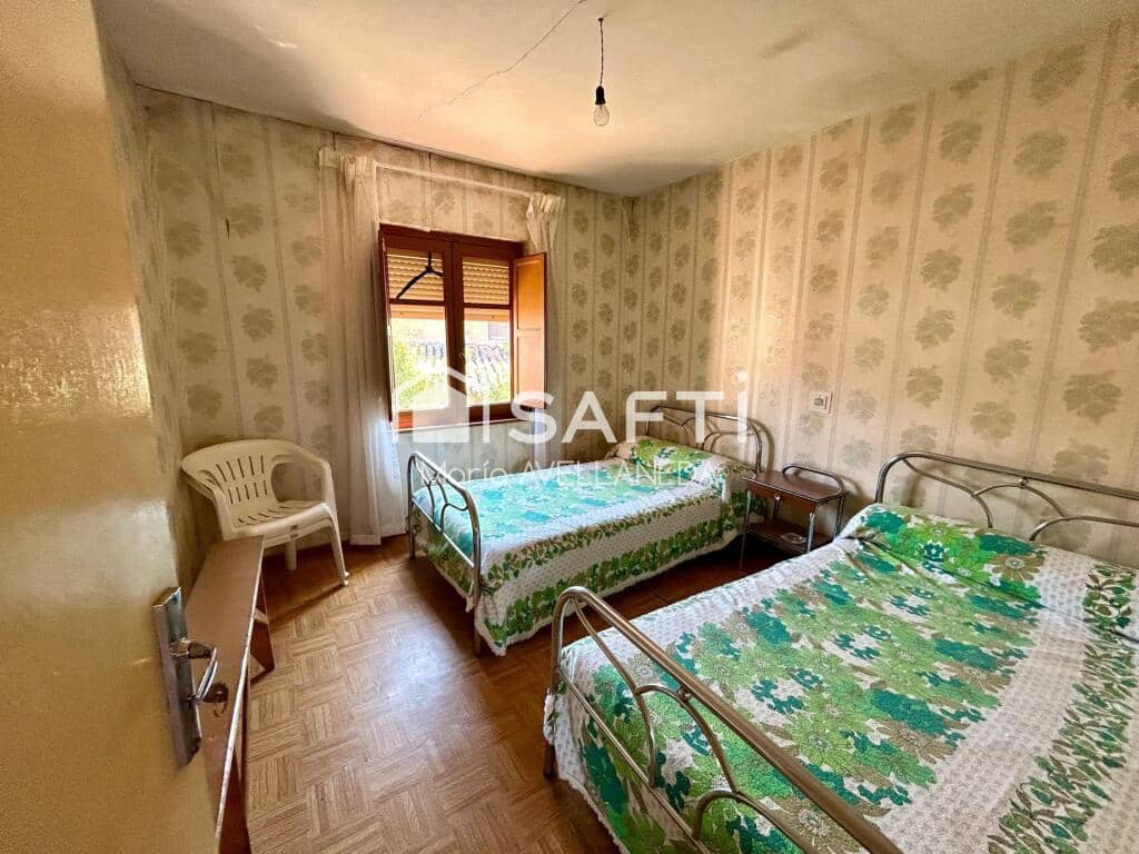 11 soveværelse Villa til salg i Valencia de Don Juan - € 139.000 (Ref: 9355759)