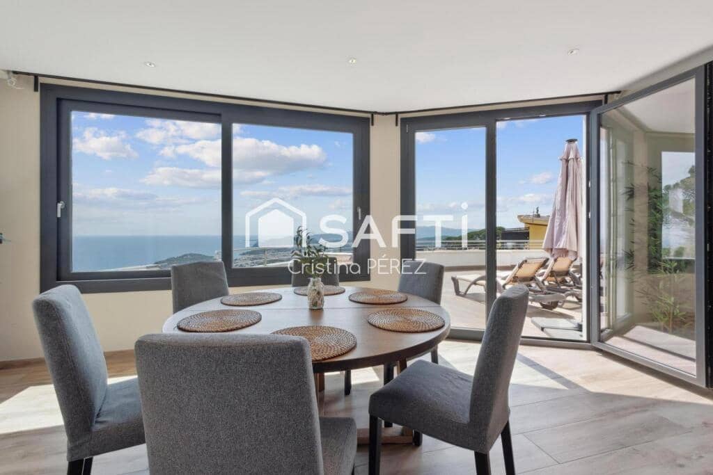 5 soverom Villa til salgs i Lloret de Mar med svømmebasseng garasje - € 1 400 000 (Ref: 9359371)