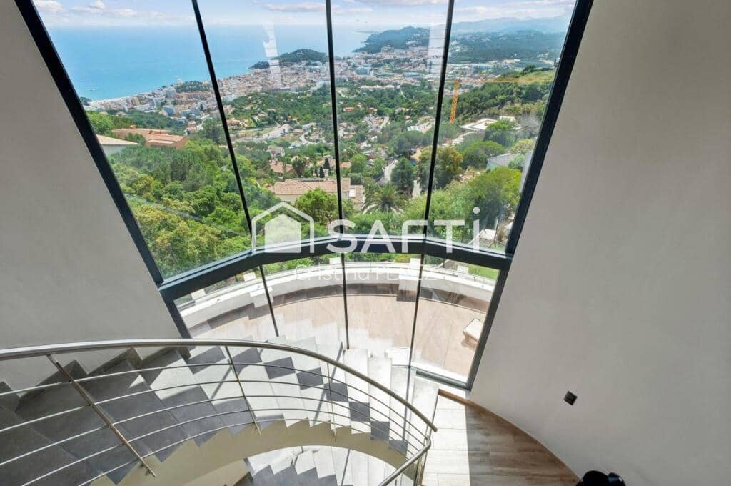 5 soverom Villa til salgs i Lloret de Mar med svømmebasseng garasje - € 1 400 000 (Ref: 9359371)