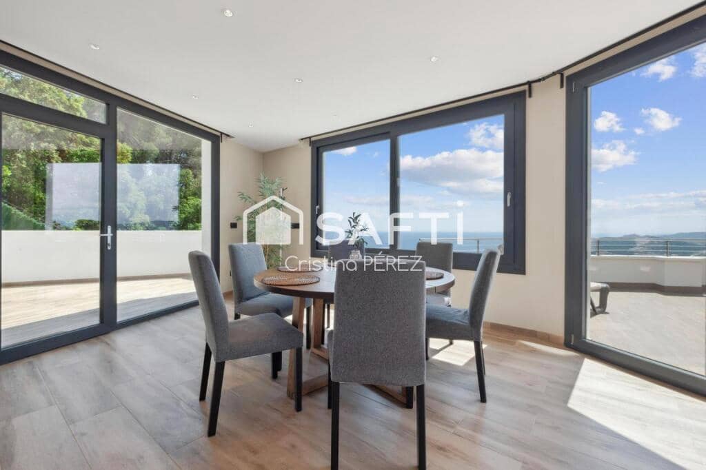 5 soverom Villa til salgs i Lloret de Mar med svømmebasseng garasje - € 1 400 000 (Ref: 9359371)