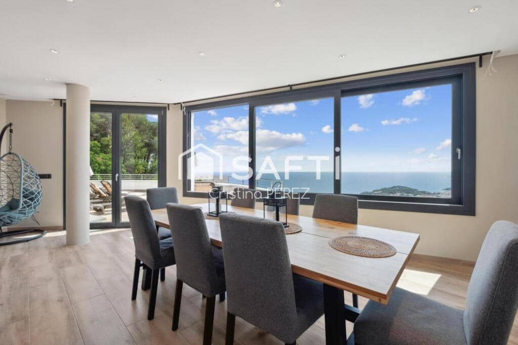 5 soverom Villa til salgs i Lloret de Mar med svømmebasseng garasje - € 1 400 000 (Ref: 9359371)