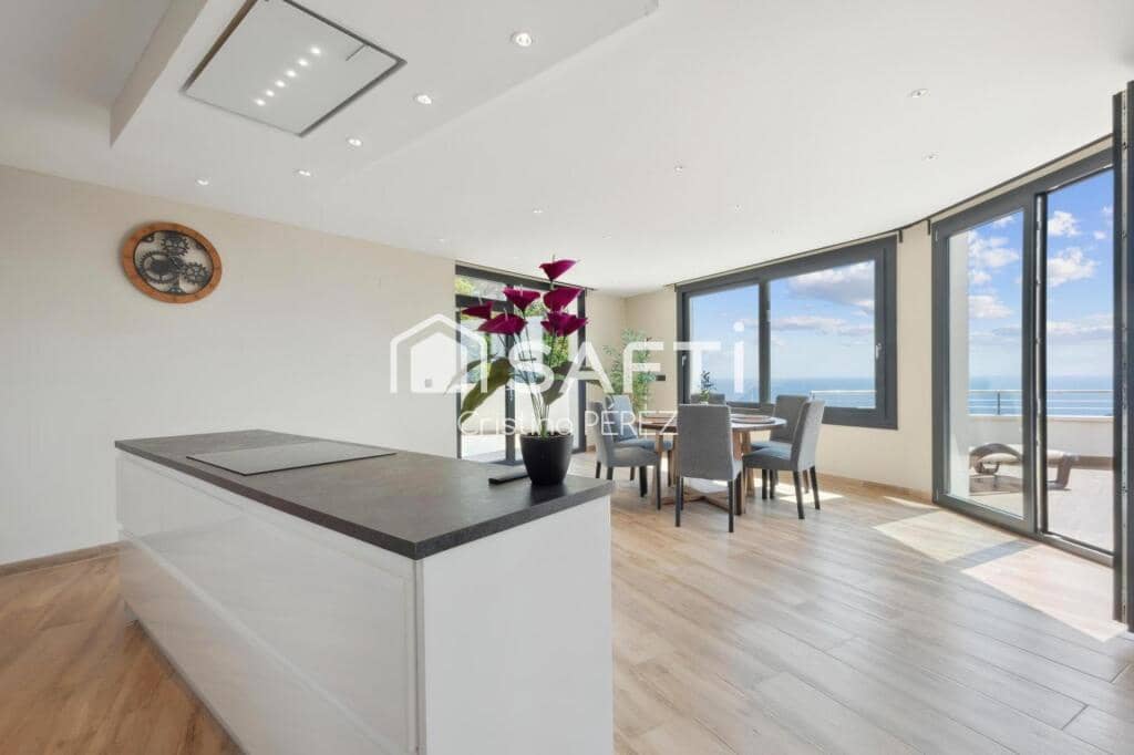 5 soverom Villa til salgs i Lloret de Mar med svømmebasseng garasje - € 1 400 000 (Ref: 9359371)