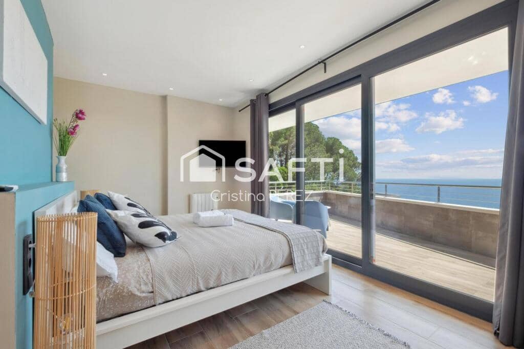 5 soverom Villa til salgs i Lloret de Mar med svømmebasseng garasje - € 1 400 000 (Ref: 9359371)