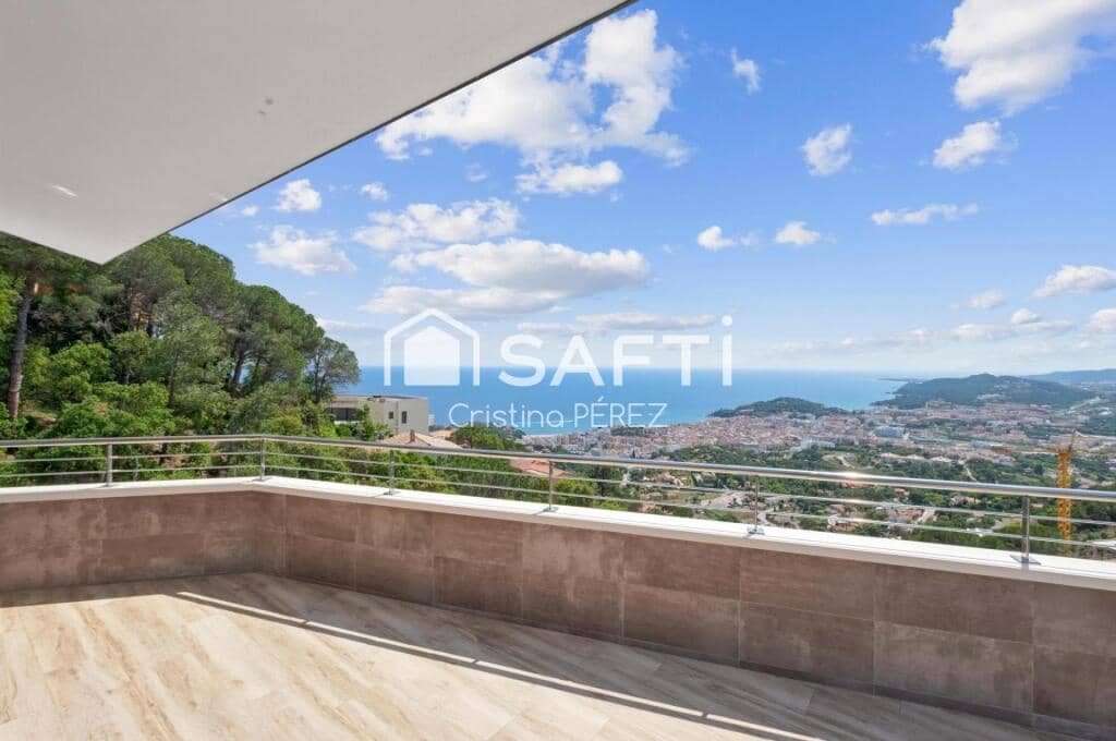 5 soverom Villa til salgs i Lloret de Mar med svømmebasseng garasje - € 1 400 000 (Ref: 9359371)