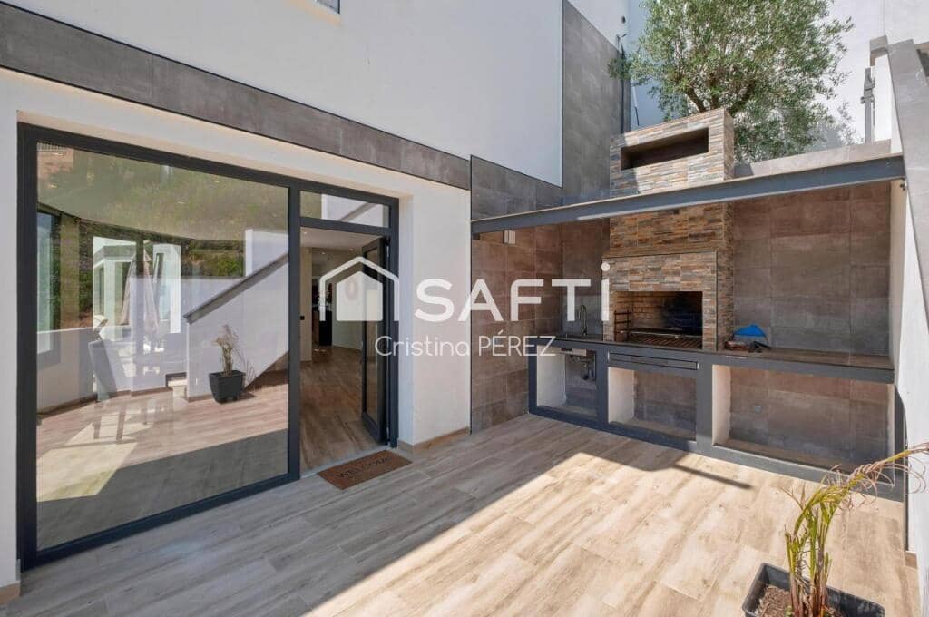 5 soverom Villa til salgs i Lloret de Mar med svømmebasseng garasje - € 1 400 000 (Ref: 9359371)