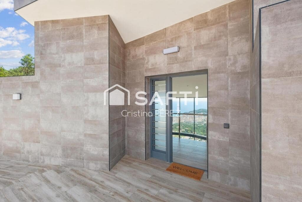 5 soverom Villa til salgs i Lloret de Mar med svømmebasseng garasje - € 1 400 000 (Ref: 9359371)