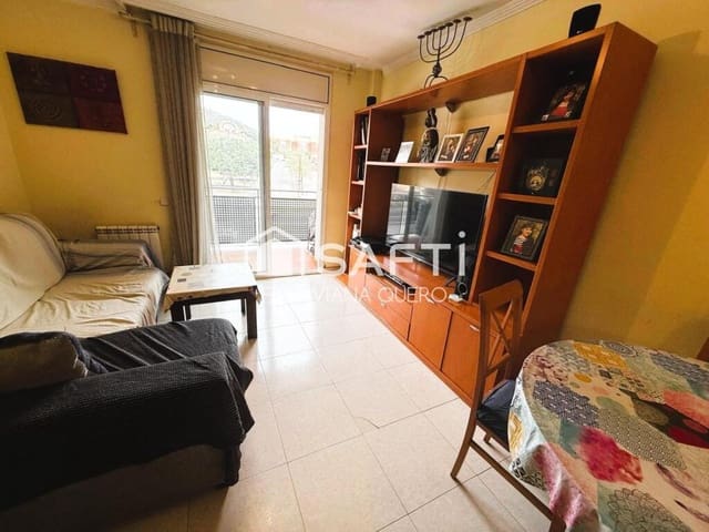 3 bedroom Apartment for sale in Pineda de Mar with pool - € 235,000 (Ref: 9359372)