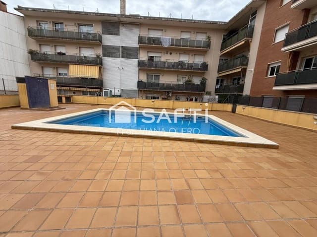 3 bedroom Apartment for sale in Pineda de Mar with pool - € 235,000 (Ref: 9359372)