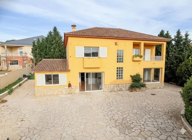 5 bedroom Villa for sale in Piera with pool - € 640,000 (Ref: 9359373)
