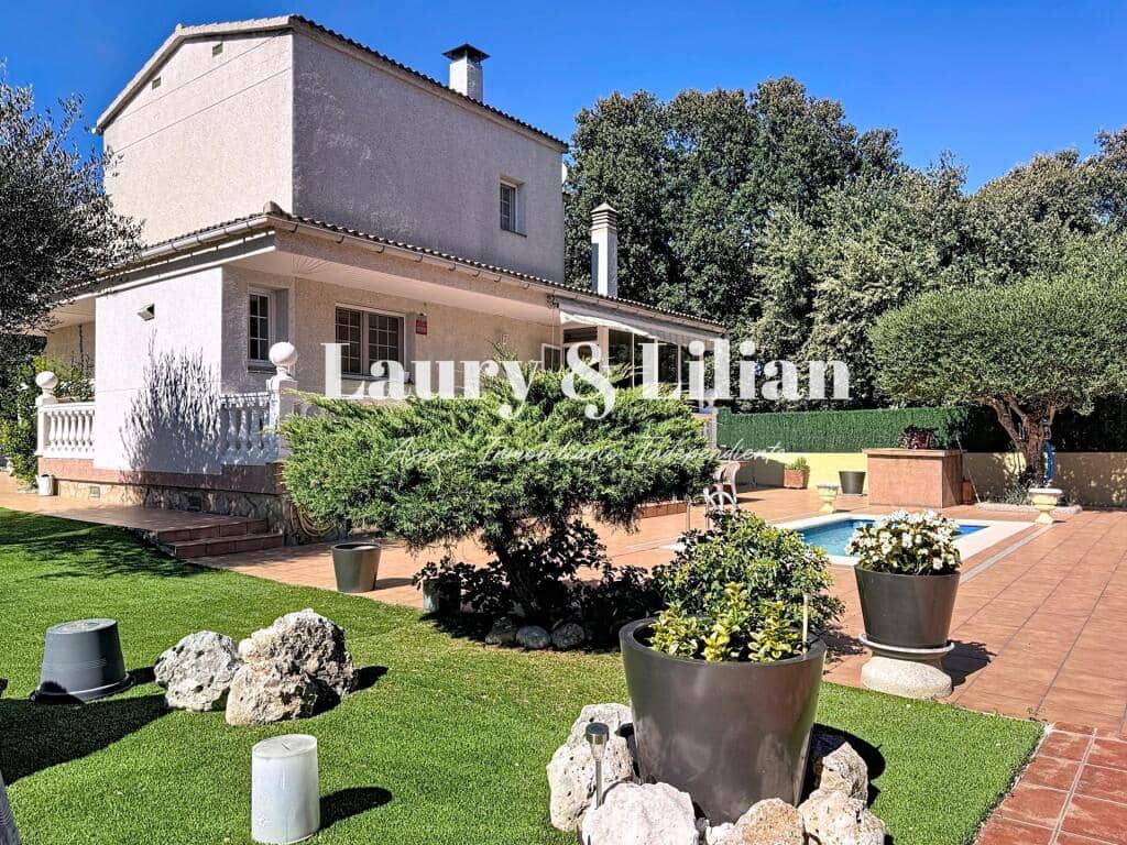 4 quarto Moradia para venda em Avinyonet de Puigventos com piscina garagem - 480 000 € (Ref: 9359378)