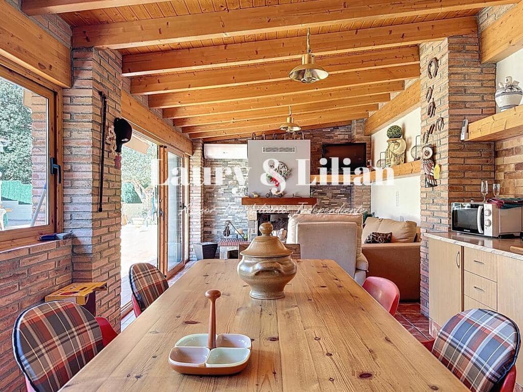 4 quarto Moradia para venda em Avinyonet de Puigventos com piscina garagem - 480 000 € (Ref: 9359378)