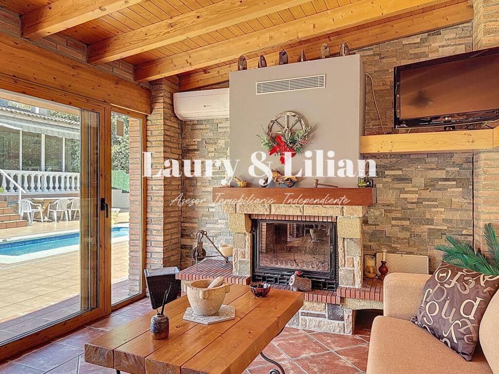 4 quarto Moradia para venda em Avinyonet de Puigventos com piscina garagem - 480 000 € (Ref: 9359378)