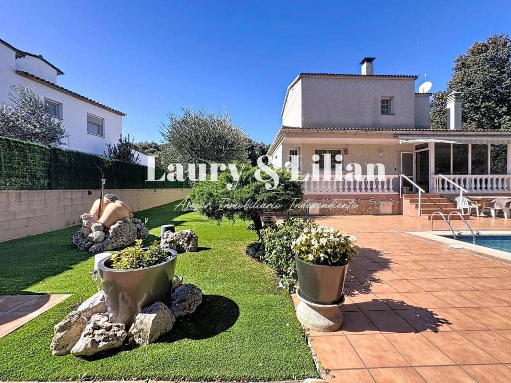 4 quarto Moradia para venda em Avinyonet de Puigventos com piscina garagem - 480 000 € (Ref: 9359378)