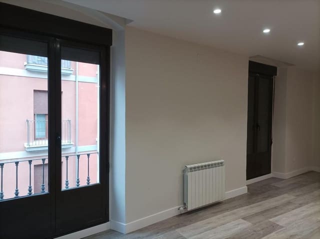 2 bedroom Apartment for rent in León city - € 790 (Ref: 9359387)