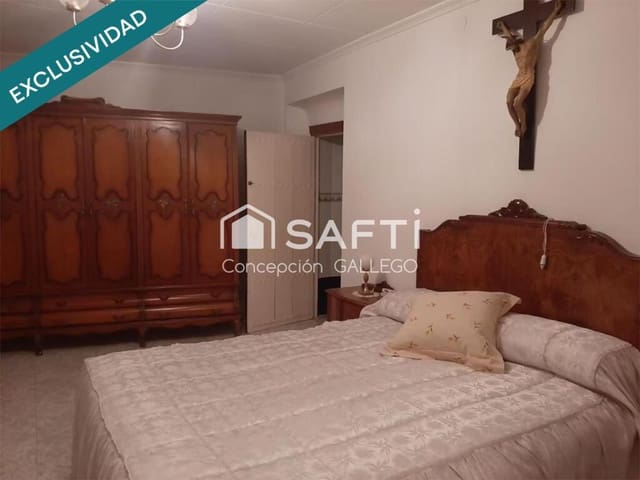 Chalet de 5 habitaciones en Campo de Criptana en venta con garaje - 105.000 € (Ref: 9362304)