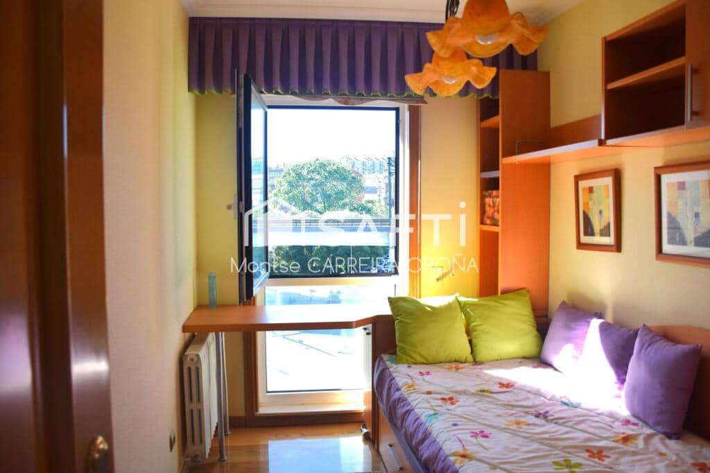 4 soveværelse Lejlighed til leje i Santiago de Compostela med garage - € 1.500 (Ref: 9362305)