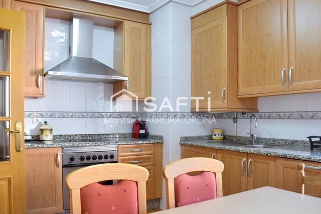 4 bedroom Apartment for rent in Santiago de Compostela with garage - € 1,500 (Ref: 9362305)