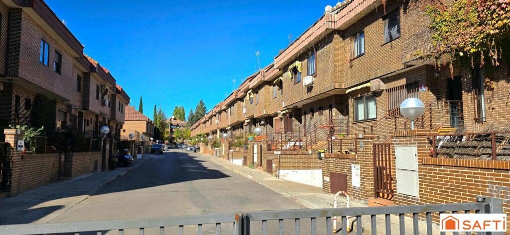 7 sypialnia Willa na sprzedaż w Las Rozas de Madrid z basenem garażem - 980 000 € (Ref: 9367346)