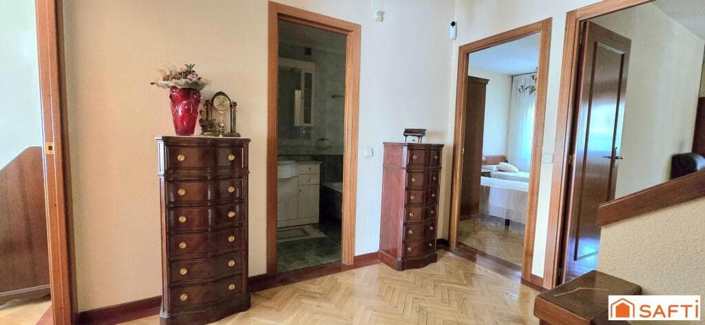 7 sypialnia Willa na sprzedaż w Las Rozas de Madrid z basenem garażem - 980 000 € (Ref: 9367346)