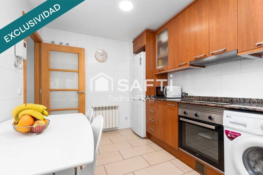 2 bedroom Apartment for sale in Pineda de Mar - € 199,550 (Ref: 9371963)