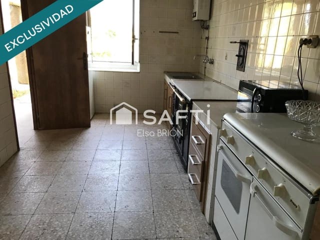 4 slaapkamer Villa te koop in Porto do Son met garage - € 300.000 (Ref: 9375148)