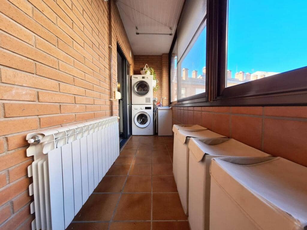 4 soveværelse Rækkehus til salg i Santpedor med garage - € 350.000 (Ref: 9375153)