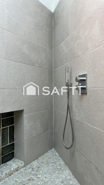 4 chambre Villa/Maison à vendre à Santa Susanna avec garage - 950 000 € (Ref: 9378932)