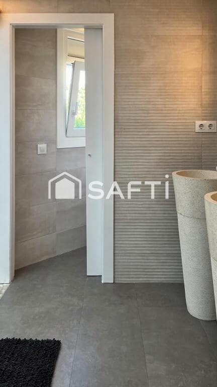 4 chambre Villa/Maison à vendre à Santa Susanna avec garage - 950 000 € (Ref: 9378932)