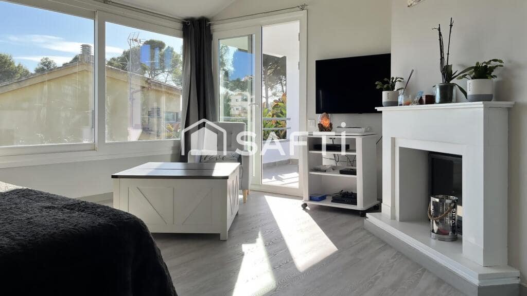 4 chambre Villa/Maison à vendre à Santa Susanna avec garage - 950 000 € (Ref: 9378932)