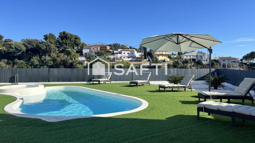 4 chambre Villa/Maison à vendre à Santa Susanna avec garage - 950 000 € (Ref: 9378932)