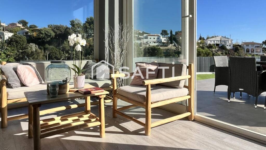 4 chambre Villa/Maison à vendre à Santa Susanna avec garage - 950 000 € (Ref: 9378932)