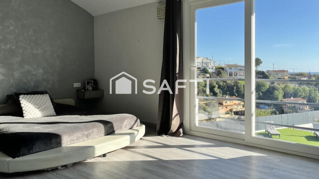 4 chambre Villa/Maison à vendre à Santa Susanna avec garage - 950 000 € (Ref: 9378932)