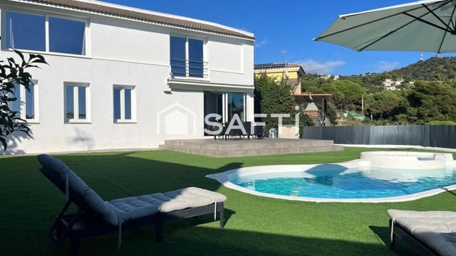 4 bedroom Villa for sale in Santa Susanna with garage - € 950,000 (Ref: 9378932)