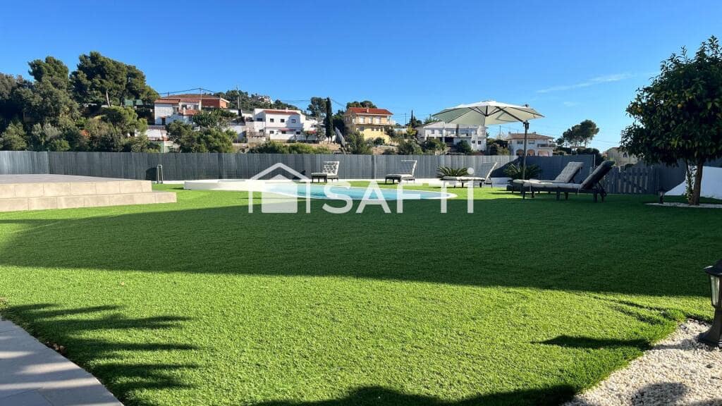 4 chambre Villa/Maison à vendre à Santa Susanna avec garage - 950 000 € (Ref: 9378932)