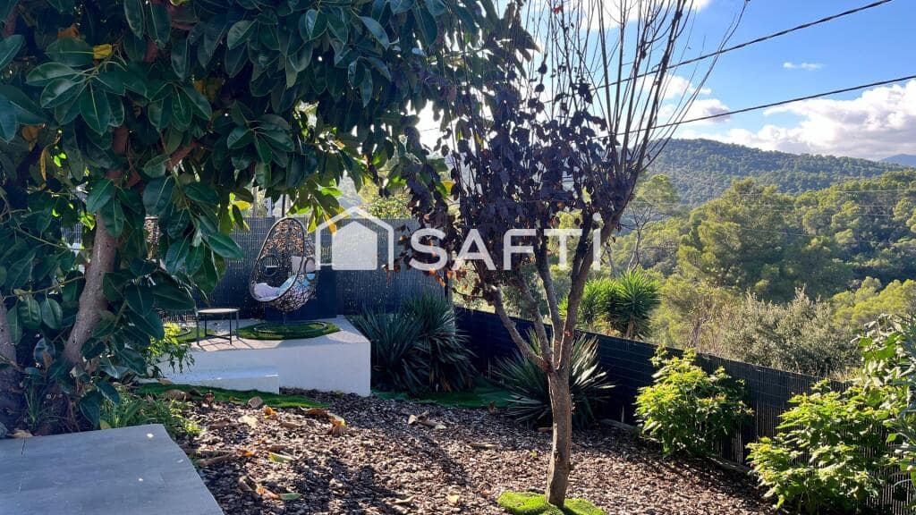 4 chambre Villa/Maison à vendre à Santa Susanna avec garage - 950 000 € (Ref: 9378932)