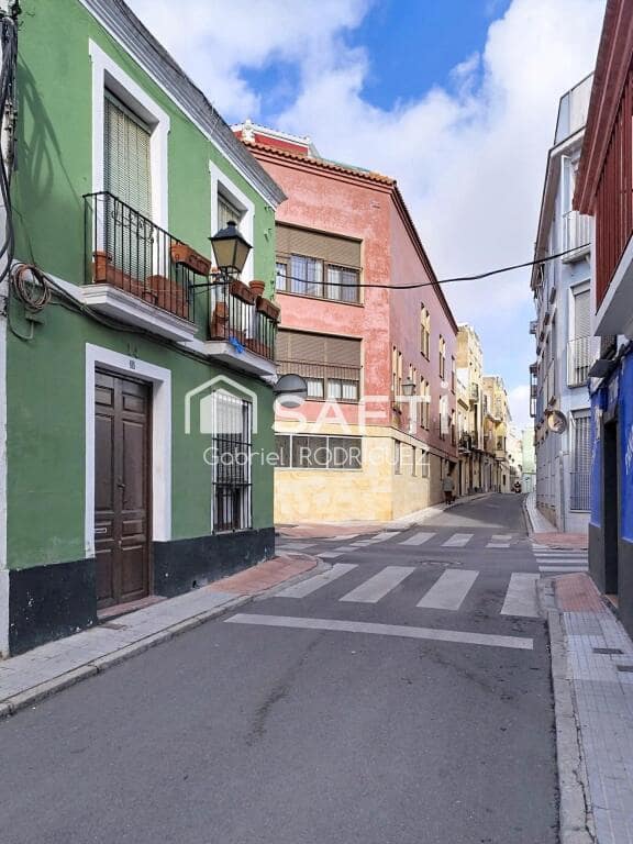 4 sovrum Lägenhet till salu i Badajoz stad - 295 000 € (Ref: 9382565)