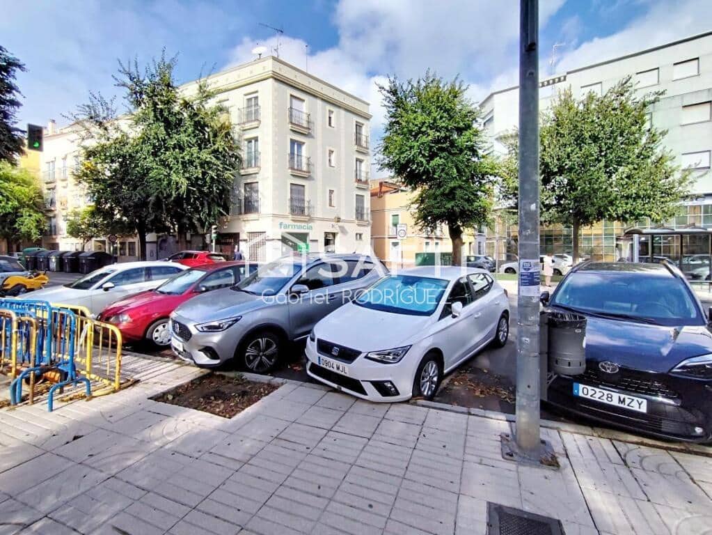 4 sovrum Lägenhet till salu i Badajoz stad - 295 000 € (Ref: 9382565)