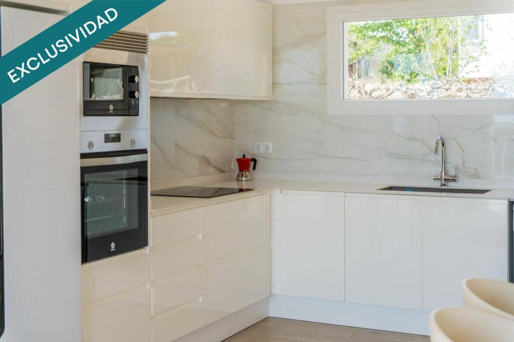 4 soveværelse Villa til salg i Lliria med swimmingpool garage - € 630.000 (Ref: 9382566)