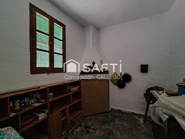 3 slaapkamer Villa te koop in Campo de Criptana met garage - € 180.000 (Ref: 9385422)