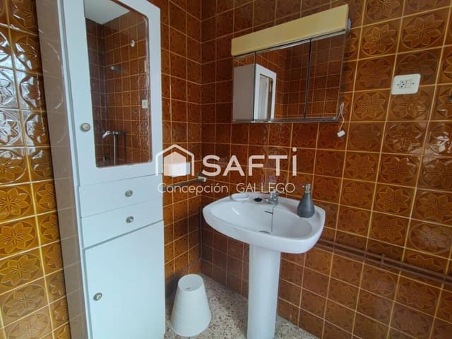 3 slaapkamer Villa te koop in Campo de Criptana met garage - € 180.000 (Ref: 9385422)