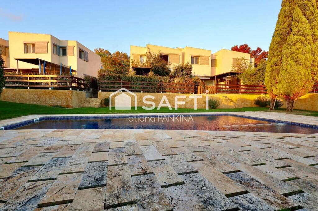 4 bedroom Terraced Villa for sale in Canoves i Samalus with pool garage - € 495,000 (Ref: 9385425)