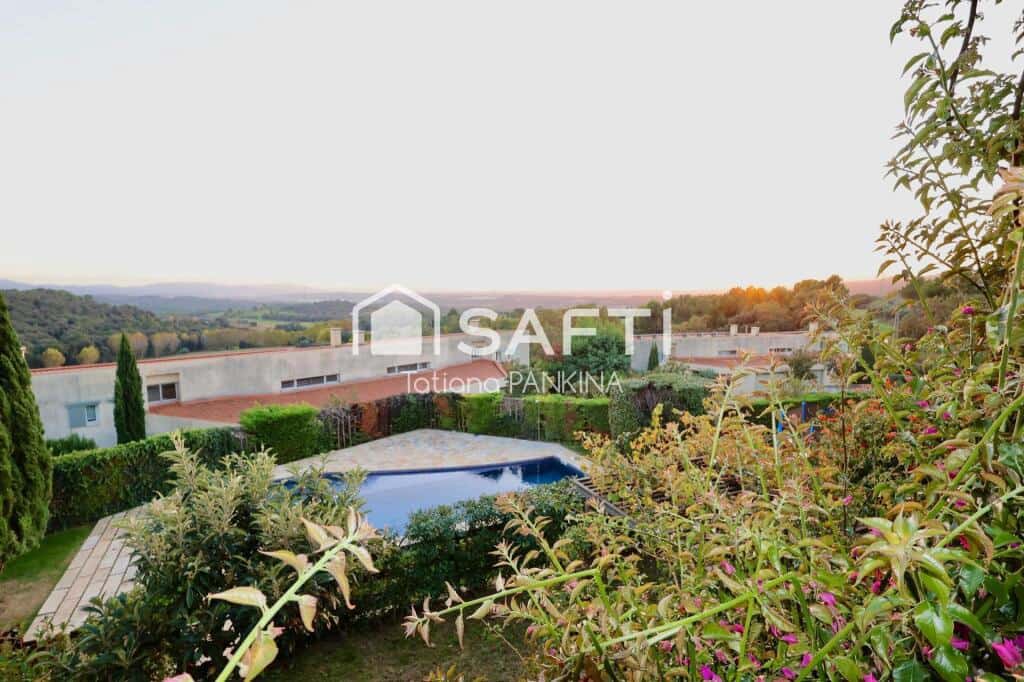 4 bedroom Terraced Villa for sale in Canoves i Samalus with pool garage - € 495,000 (Ref: 9385425)