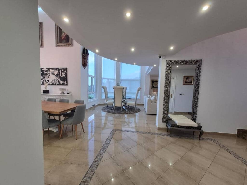 4 soveværelse Villa til salg i Arteixo med swimmingpool garage - € 1.400.000 (Ref: 9387800)