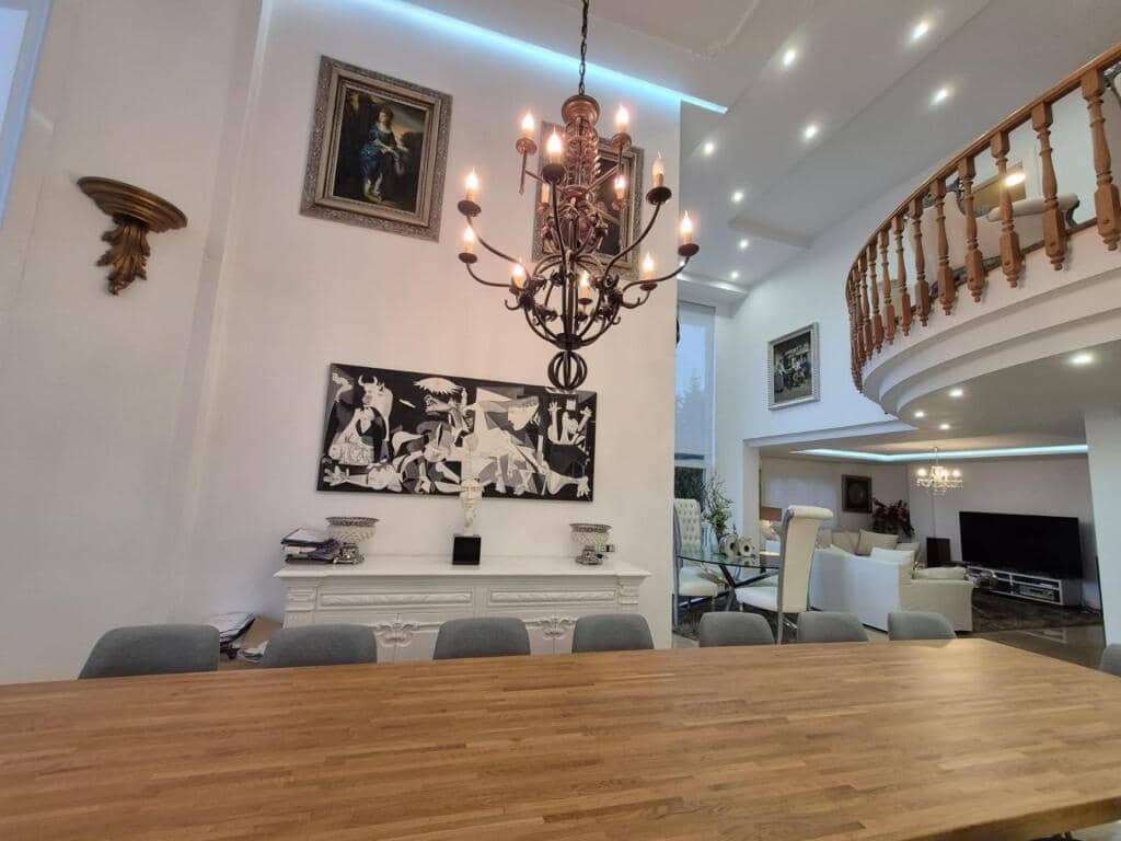 4 soveværelse Villa til salg i Arteixo med swimmingpool garage - € 1.400.000 (Ref: 9387800)