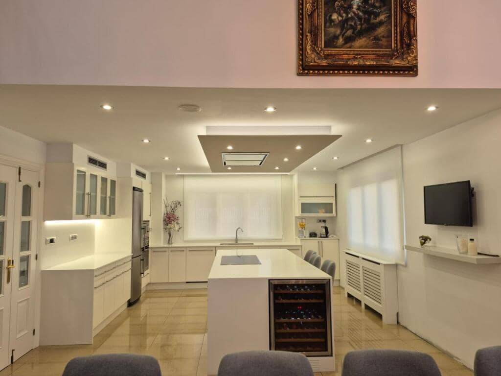 4 soveværelse Villa til salg i Arteixo med swimmingpool garage - € 1.400.000 (Ref: 9387800)