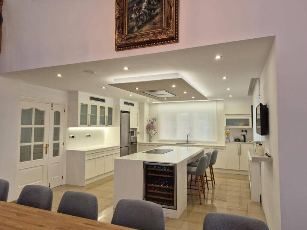 4 soveværelse Villa til salg i Arteixo med swimmingpool garage - € 1.400.000 (Ref: 9387800)