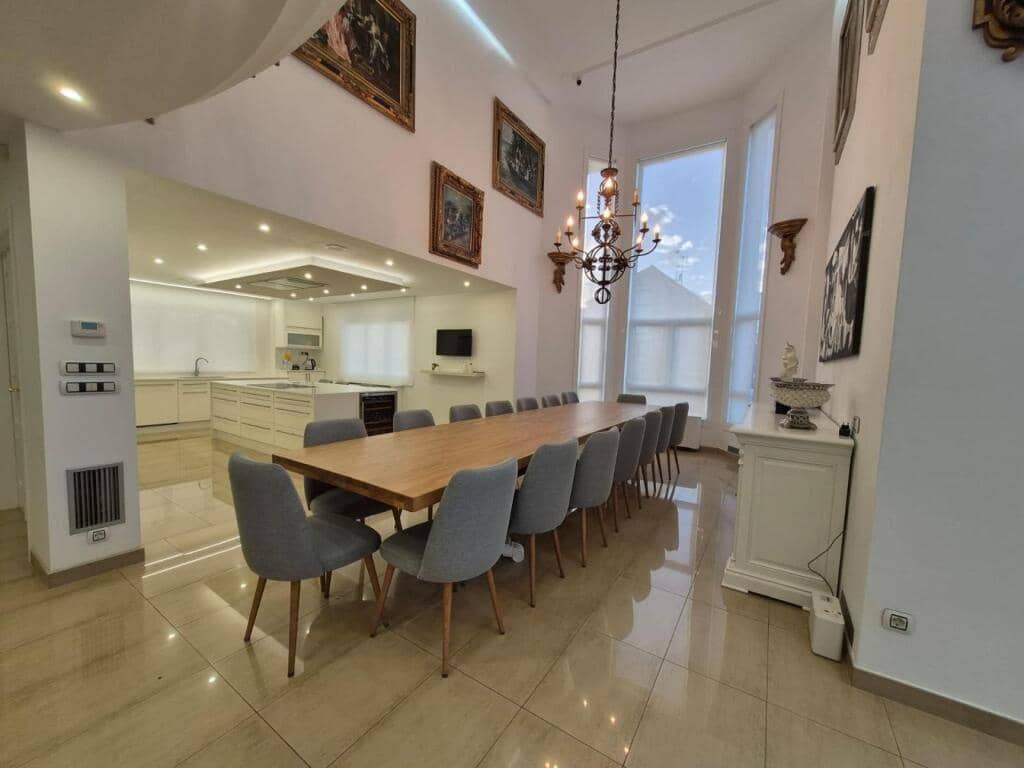 4 soveværelse Villa til salg i Arteixo med swimmingpool garage - € 1.400.000 (Ref: 9387800)