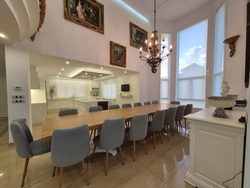 4 soveværelse Villa til salg i Arteixo med swimmingpool garage - € 1.400.000 (Ref: 9387800)