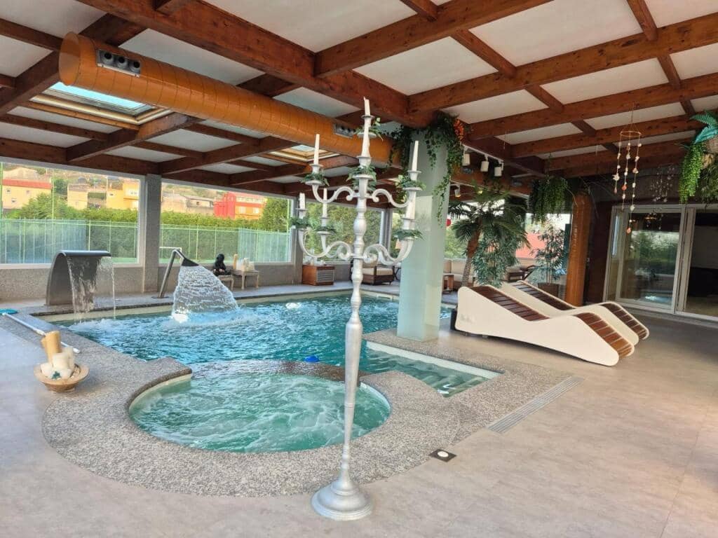 4 soveværelse Villa til salg i Arteixo med swimmingpool garage - € 1.400.000 (Ref: 9387800)